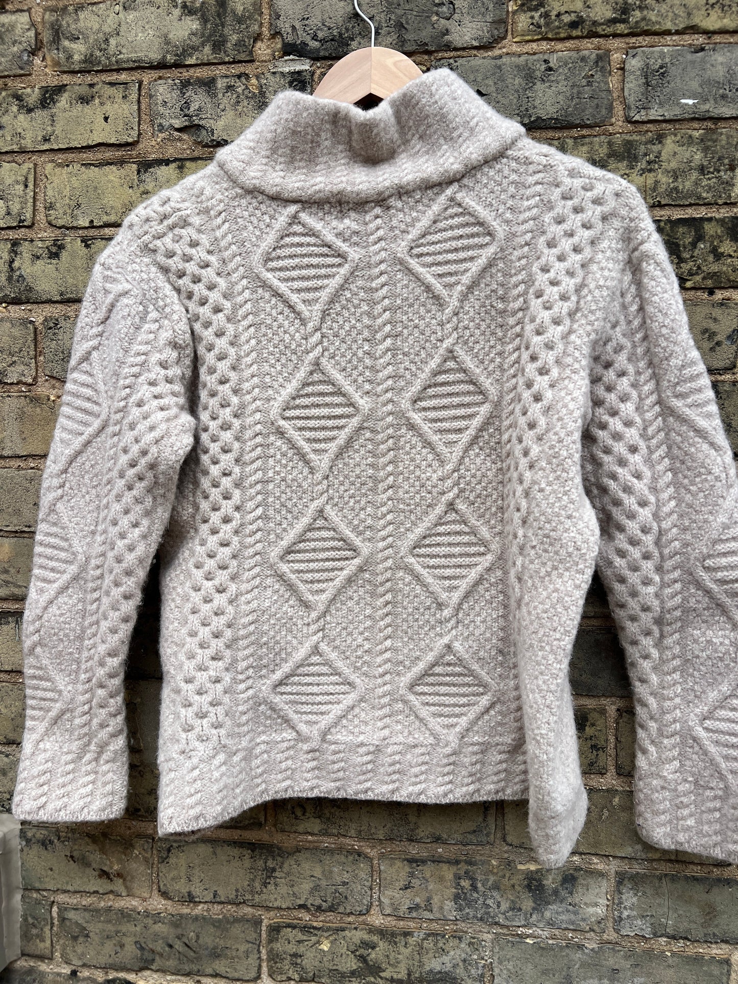 Medium Women's Blarney Sweater 100% Merino Soft Wool