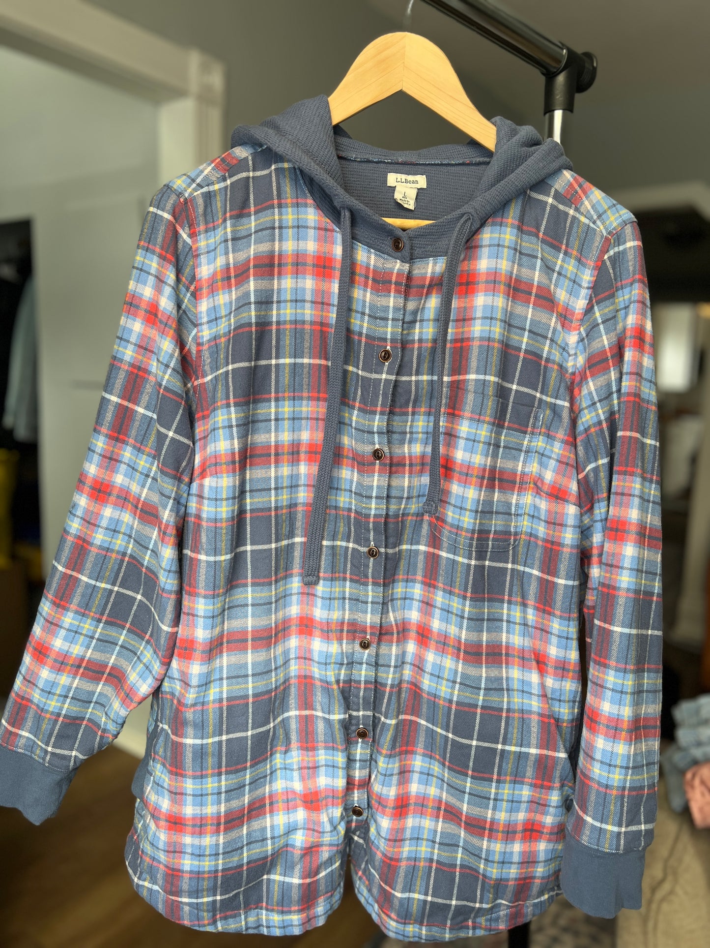 Size Large L.L. Bean Plaid Long Sleeve Jacket – Thick & Cozy with Built-In Hood | Excellent Condition