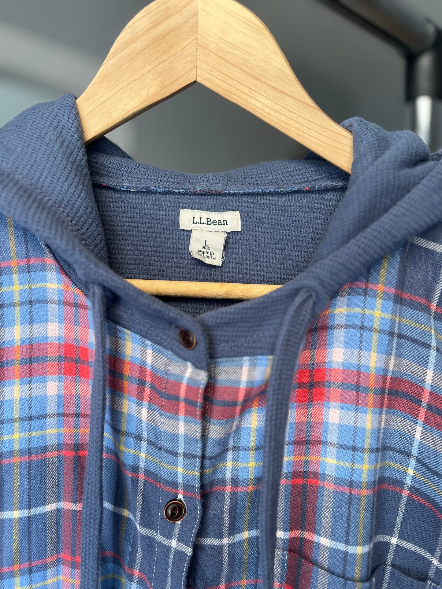 Size Large L.L. Bean Plaid Long Sleeve Jacket – Thick & Cozy with Built-In Hood | Excellent Condition