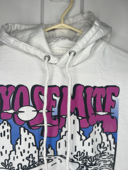 Vintage Yosemite Hoodie – Size Medium