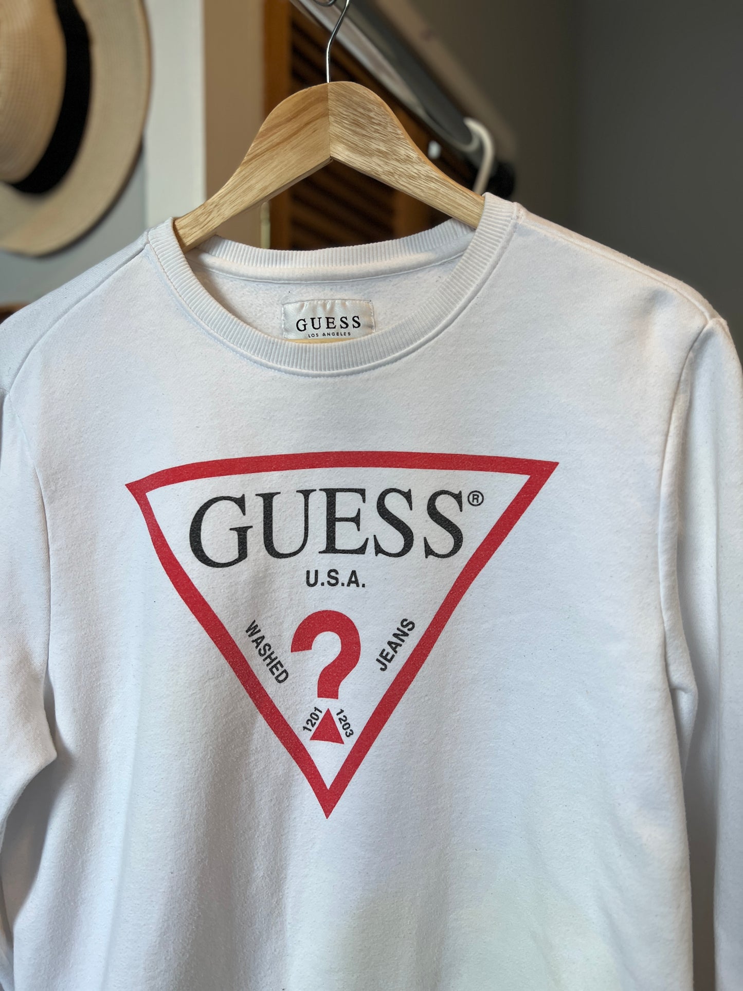 Misfit Vintage Guess Sweater – Size Medium | Zipper Detail on Side | White Mark on Bottom Corner | Price Reflects the Flaw