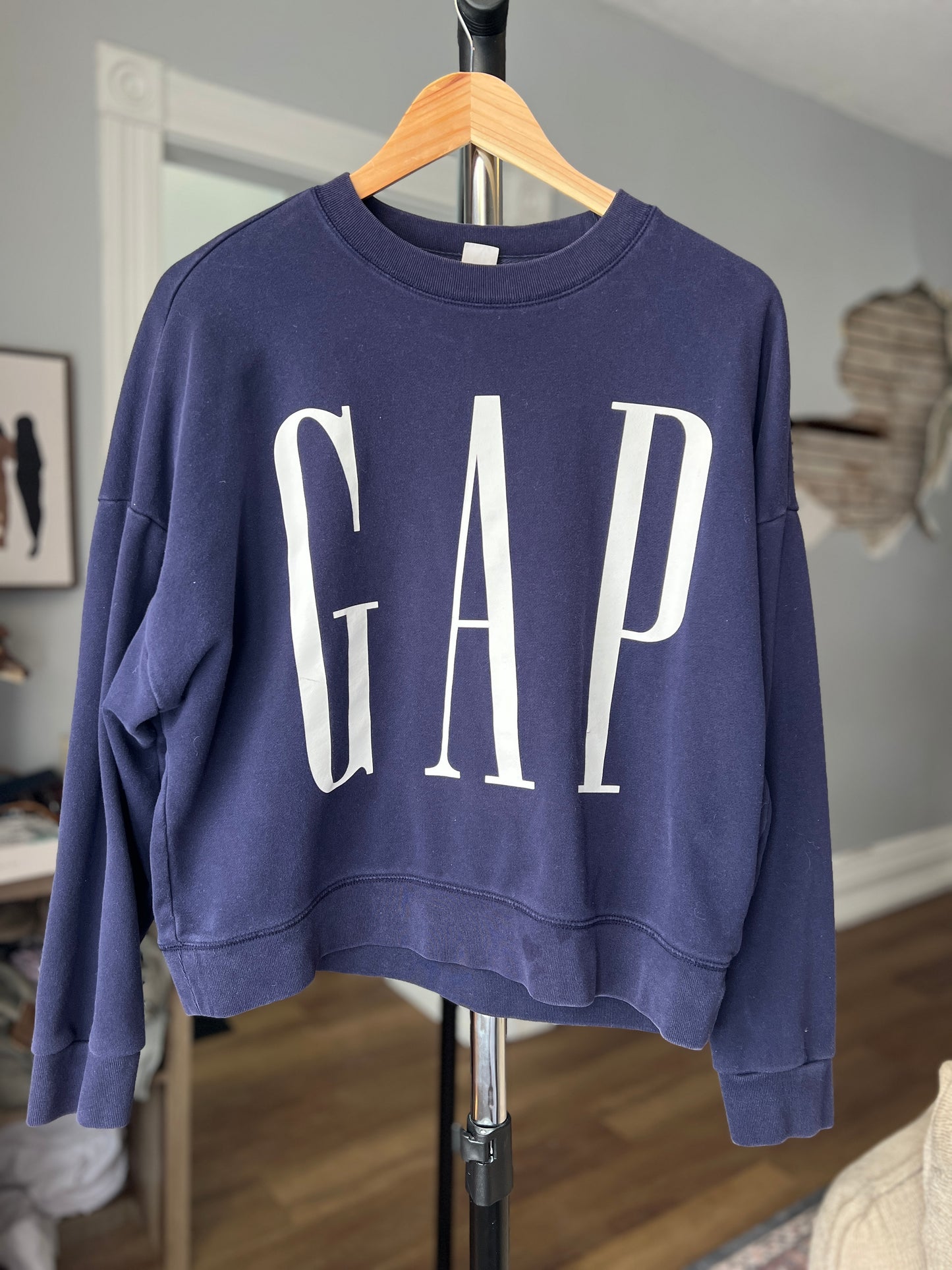 Oversized Medium Classic GAP Sweatshirt – Blue & White | Boxy Fit | Pit 22in, Length 22in