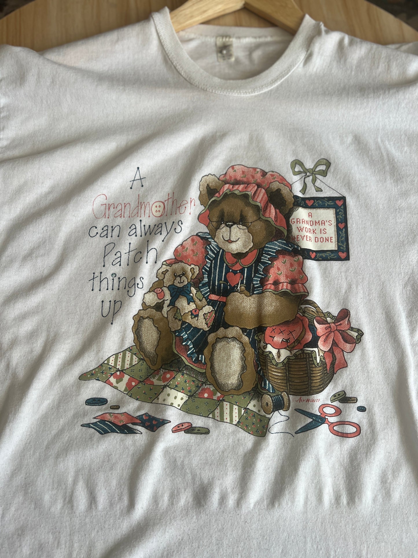 Size Medium - Misfit Vintage 90s Jerzees Grandma Bear T-Shirt | Retro & Full of Character